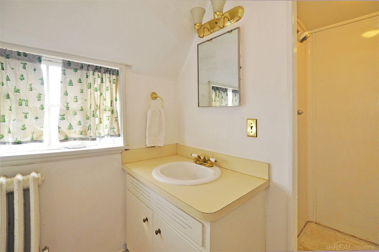 264 Lewiston Road Grosse Pointe Farms, MI 48236 - Photo 36 of 40