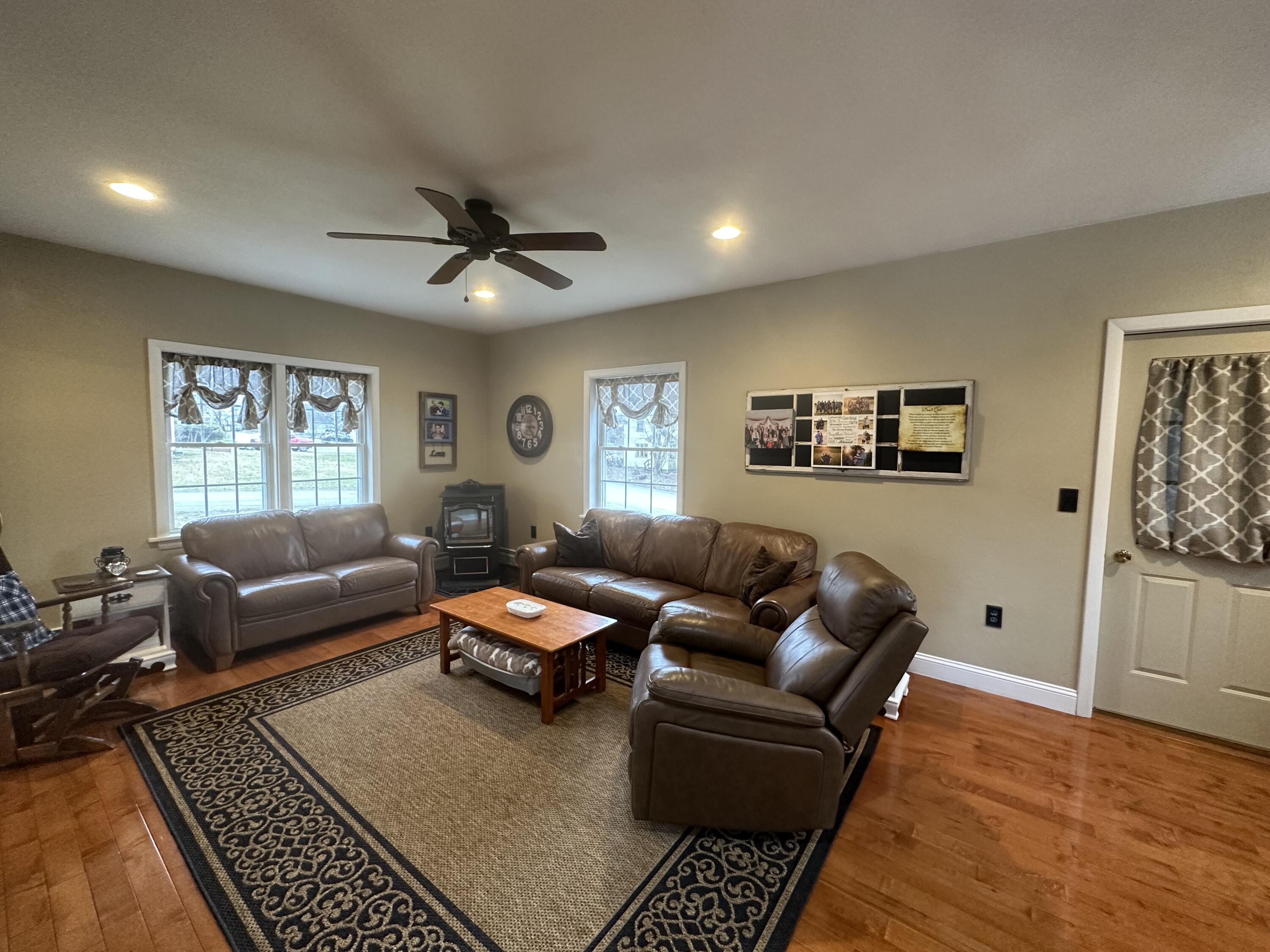 26 Spring Street Houlton, ME 04730 - Photo 4 of 28 IMG_0894