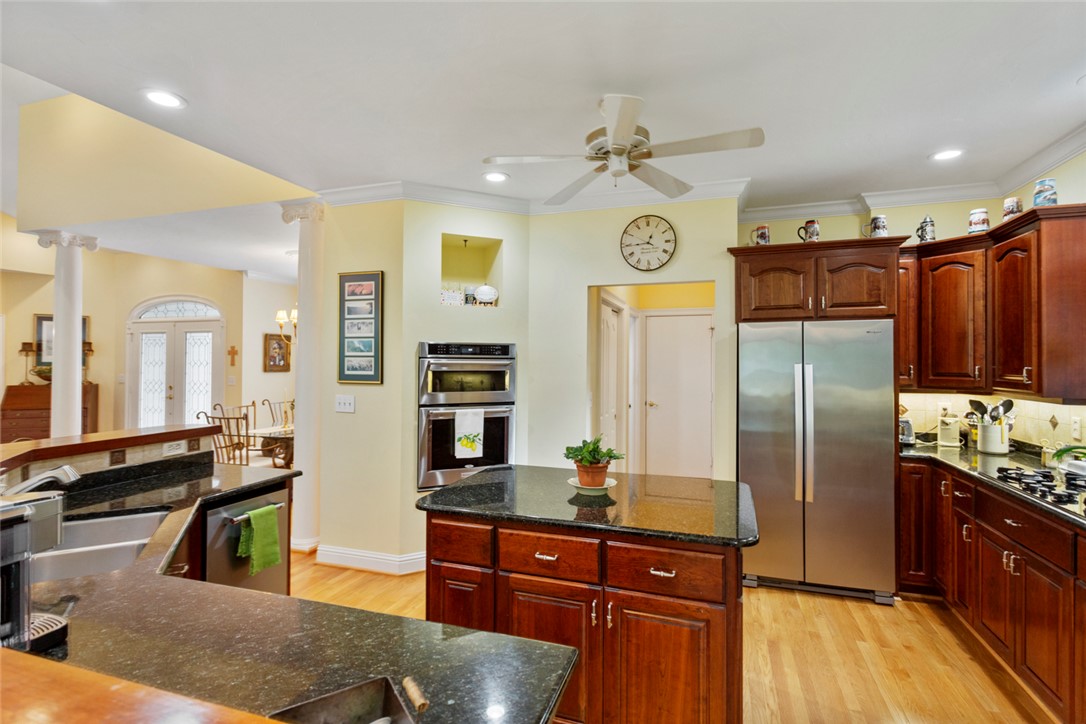 3902 Turnberry Loop Seneca, SC 29678 - Photo 17 of 45 High-end stainless appliances. To the left is the down-draft cook-top