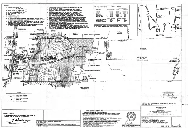 a black and white photo of a room