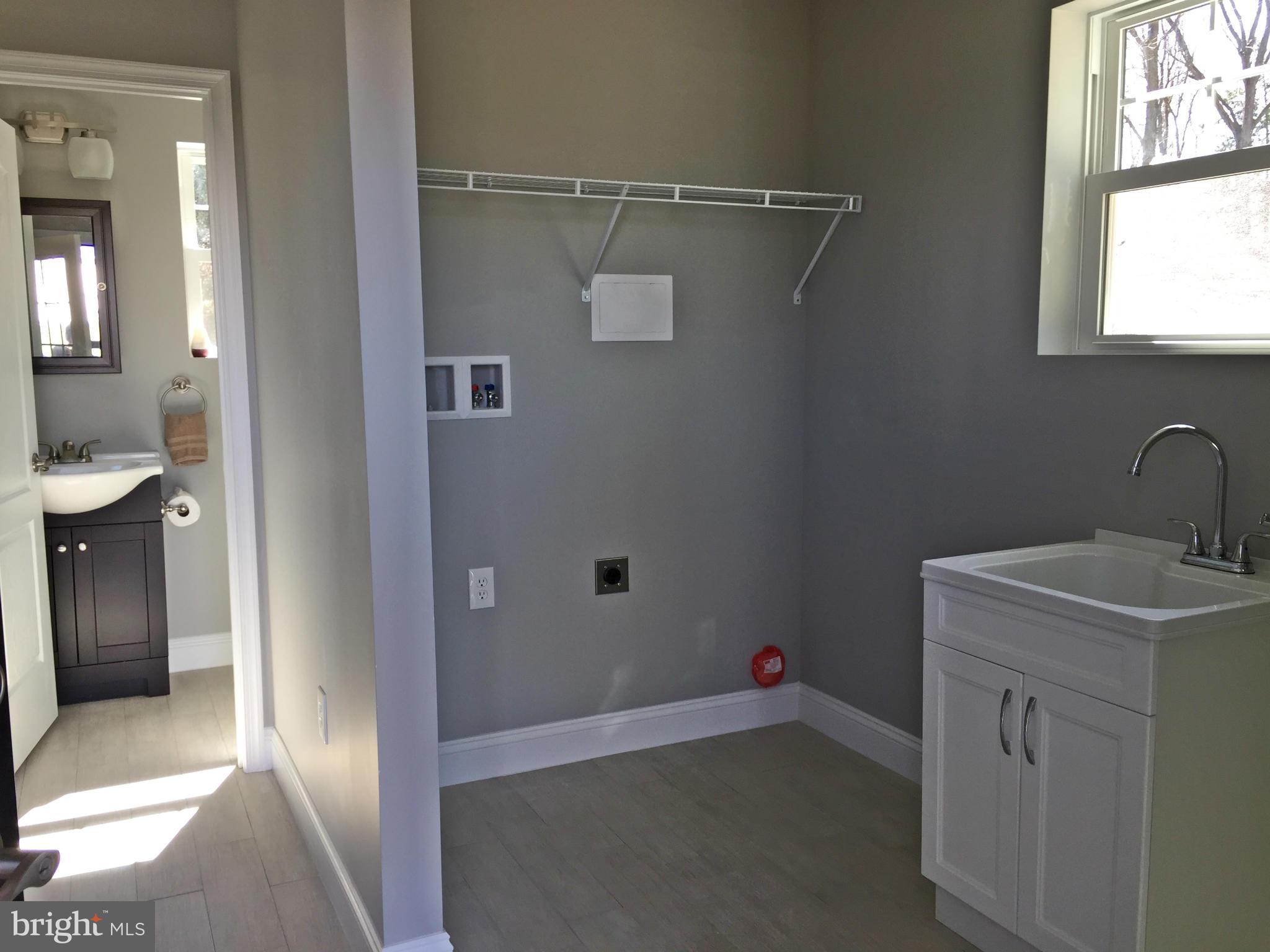 14410 Barkdoll Road Hagerstown, MD 21742 - Photo 20 of 30 Large Laundry/Mud Room