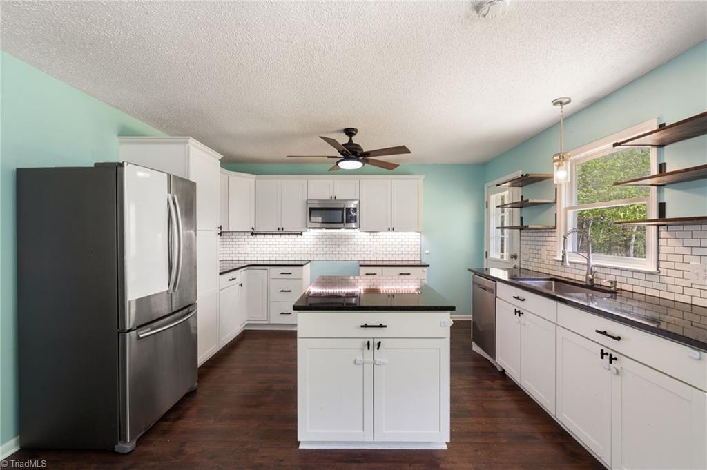 3712 North Old 52 Road Pinnacle, NC 27043 - Photo 11 of 38