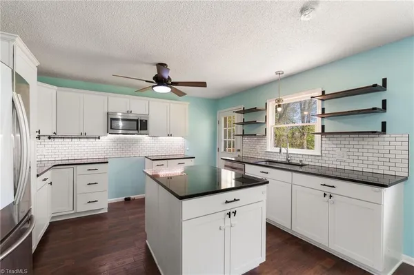 $229,900 | 3712 North Old 52 Road, Pinnacle, NC 27043