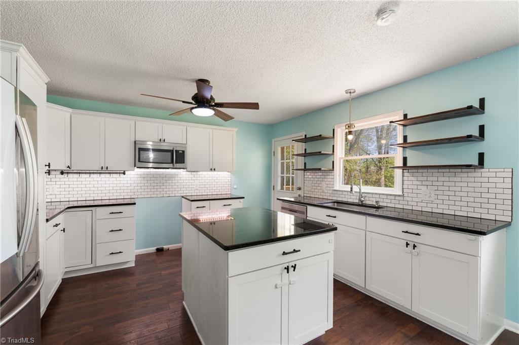 3712 North Old 52 Road Pinnacle, NC 27043 - Photo 12 of 38