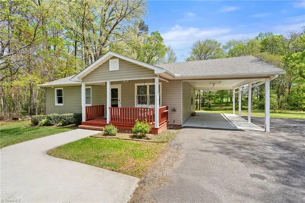 $229,900 | 3712 North Old 52 Road, Pinnacle, NC 27043