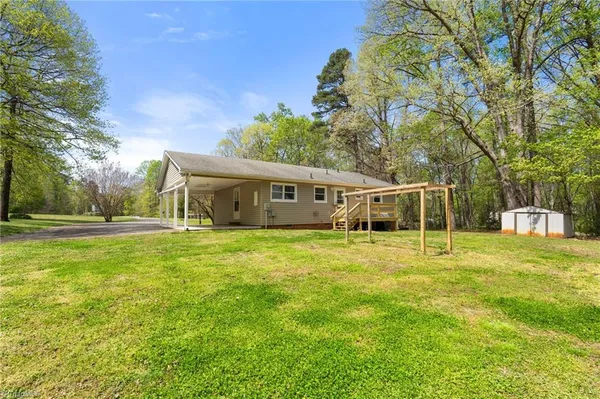 $229,900 | 3712 North Old 52 Road, Pinnacle, NC 27043