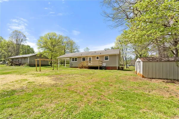 $229,900 | 3712 North Old 52 Road, Pinnacle, NC 27043