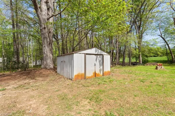$229,900 | 3712 North Old 52 Road, Pinnacle, NC 27043