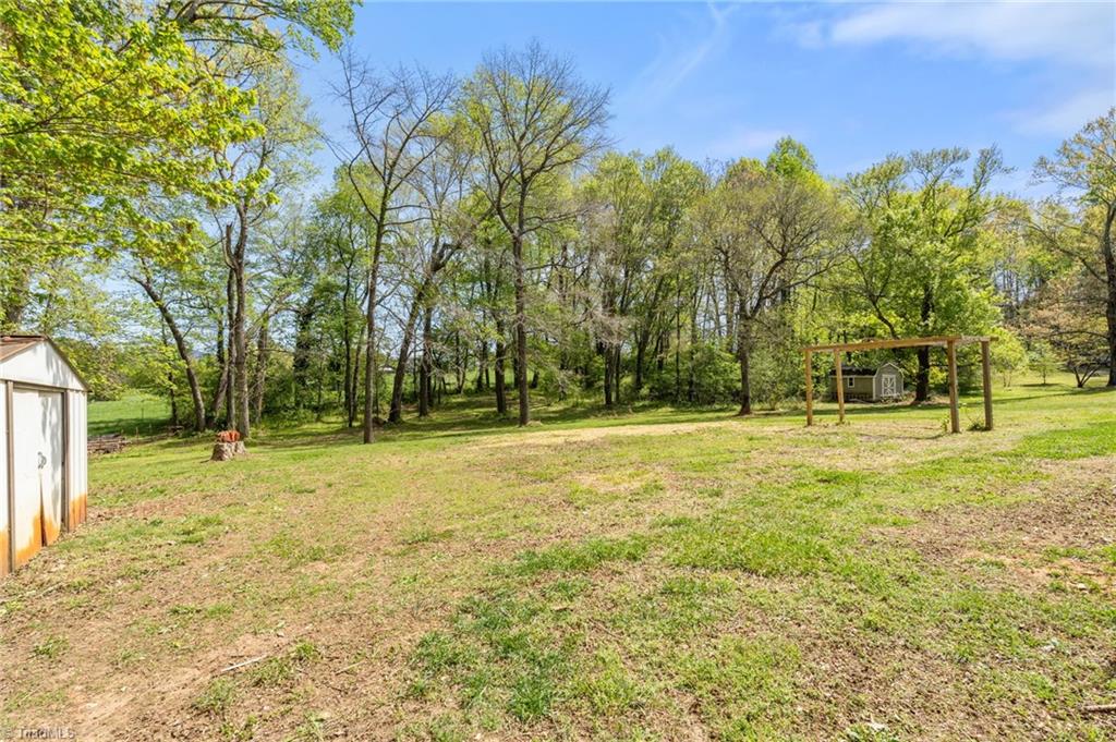 3712 North Old 52 Road Pinnacle, NC 27043 - Photo 35 of 38