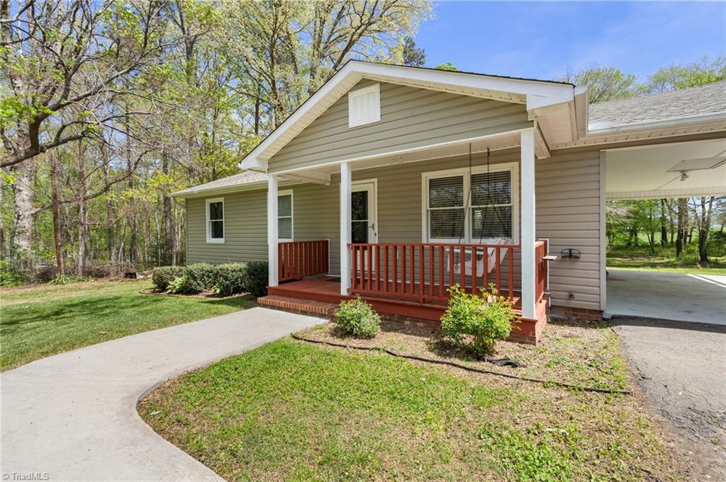 3712 North Old 52 Road Pinnacle, NC 27043 - Photo 5 of 38