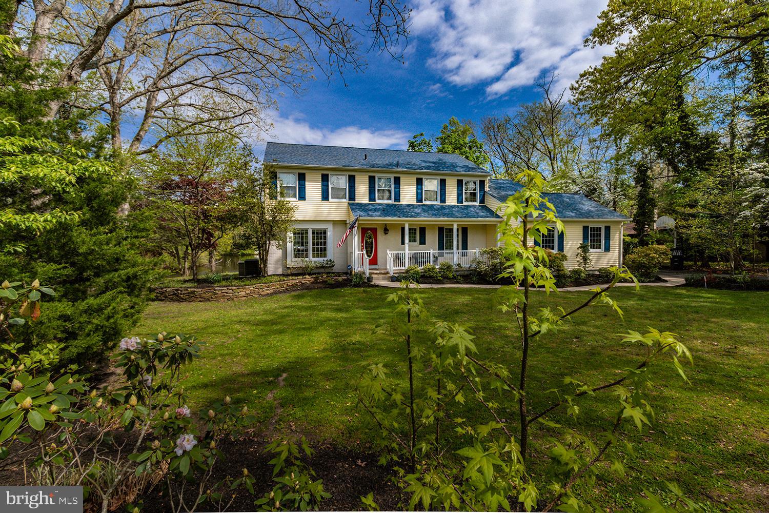 14 West Lake Avenue Medford, NJ 08055 - Photo 2 of 37 Second drive to the left offers plenty of parking