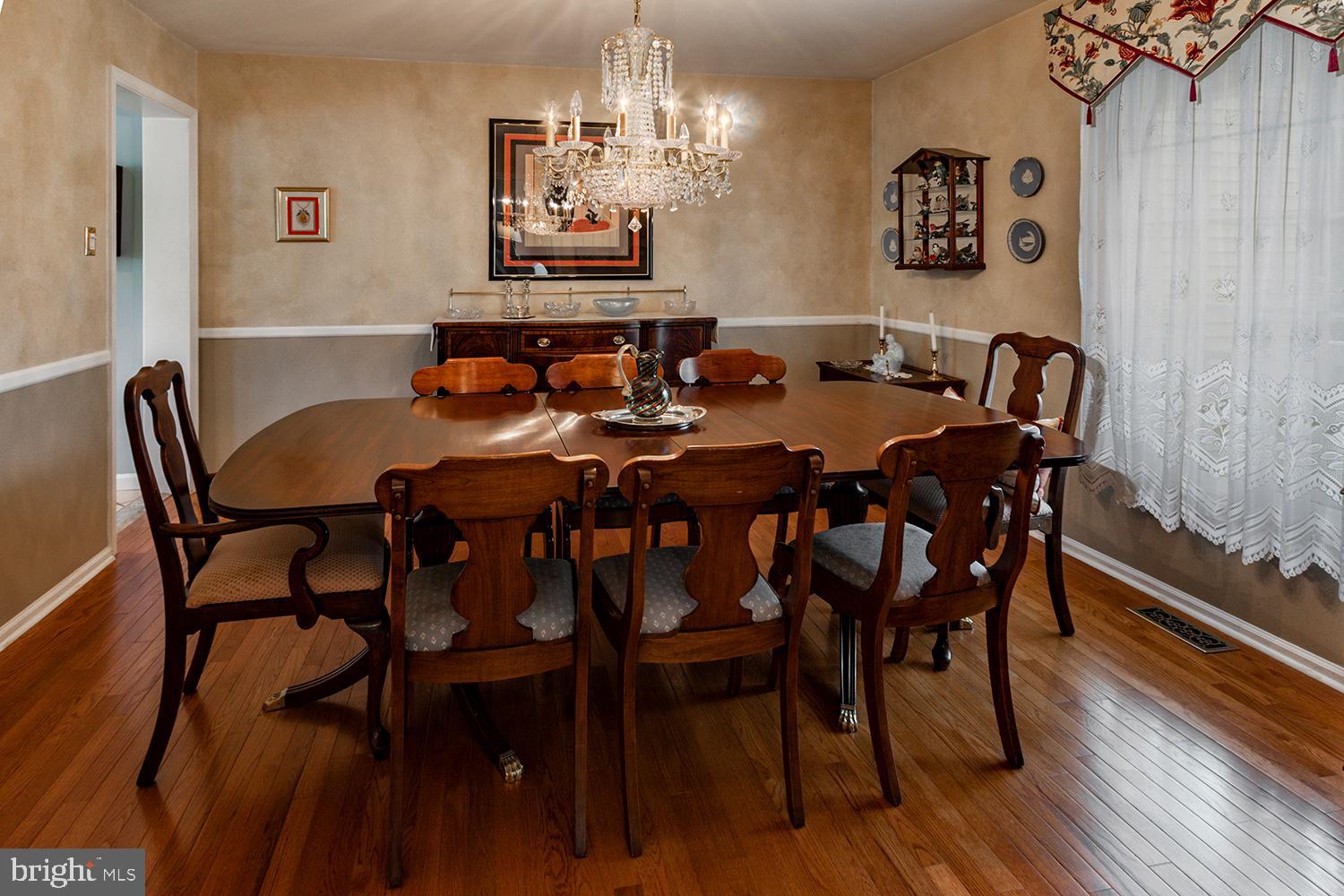 14 West Lake Avenue Medford, NJ 08055 - Photo 13 of 37 Crystal chandelier & hardwood floors in dining rm