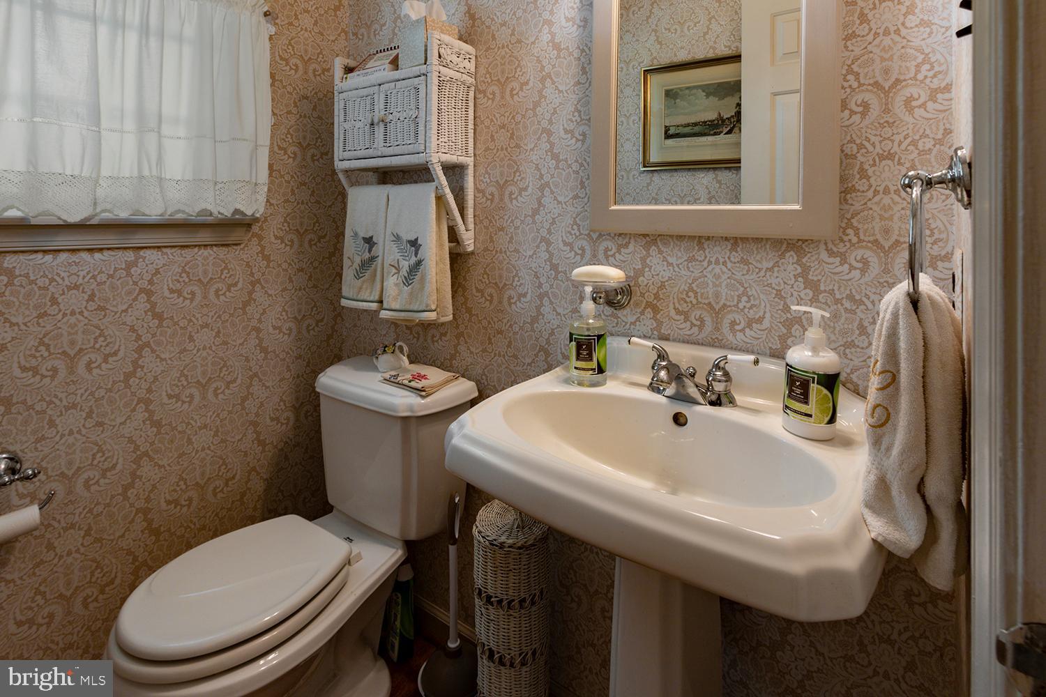 14 West Lake Avenue Medford, NJ 08055 - Photo 15 of 37 Main floor powder room