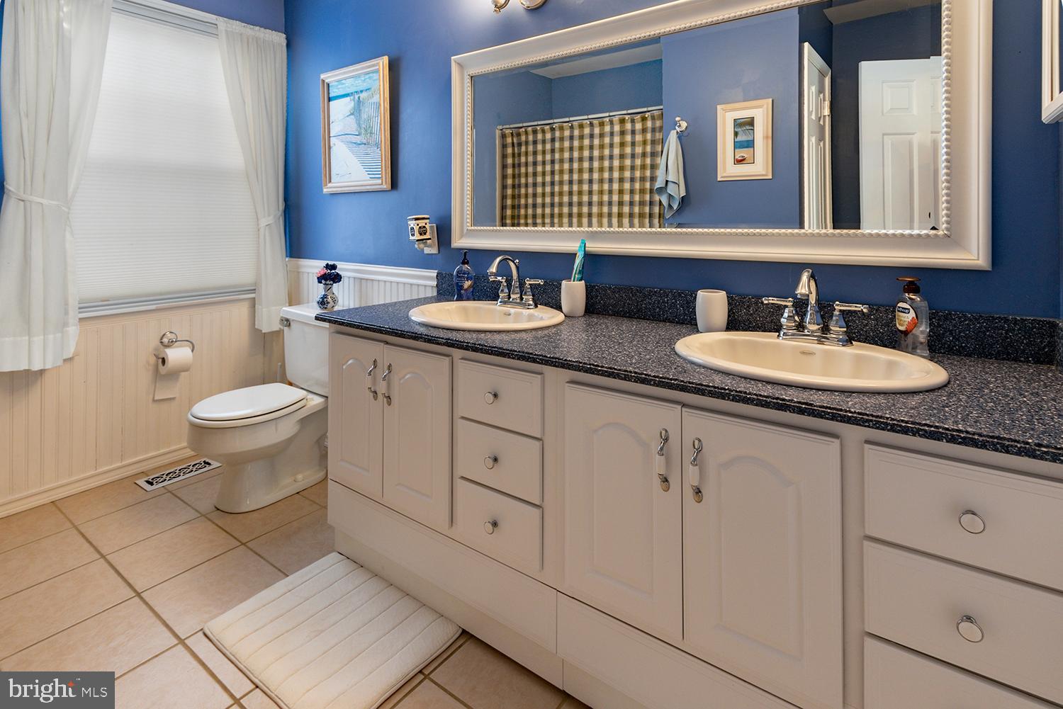 14 West Lake Avenue Medford, NJ 08055 - Photo 24 of 37 Hall bathroom with double sinks, tub & shower