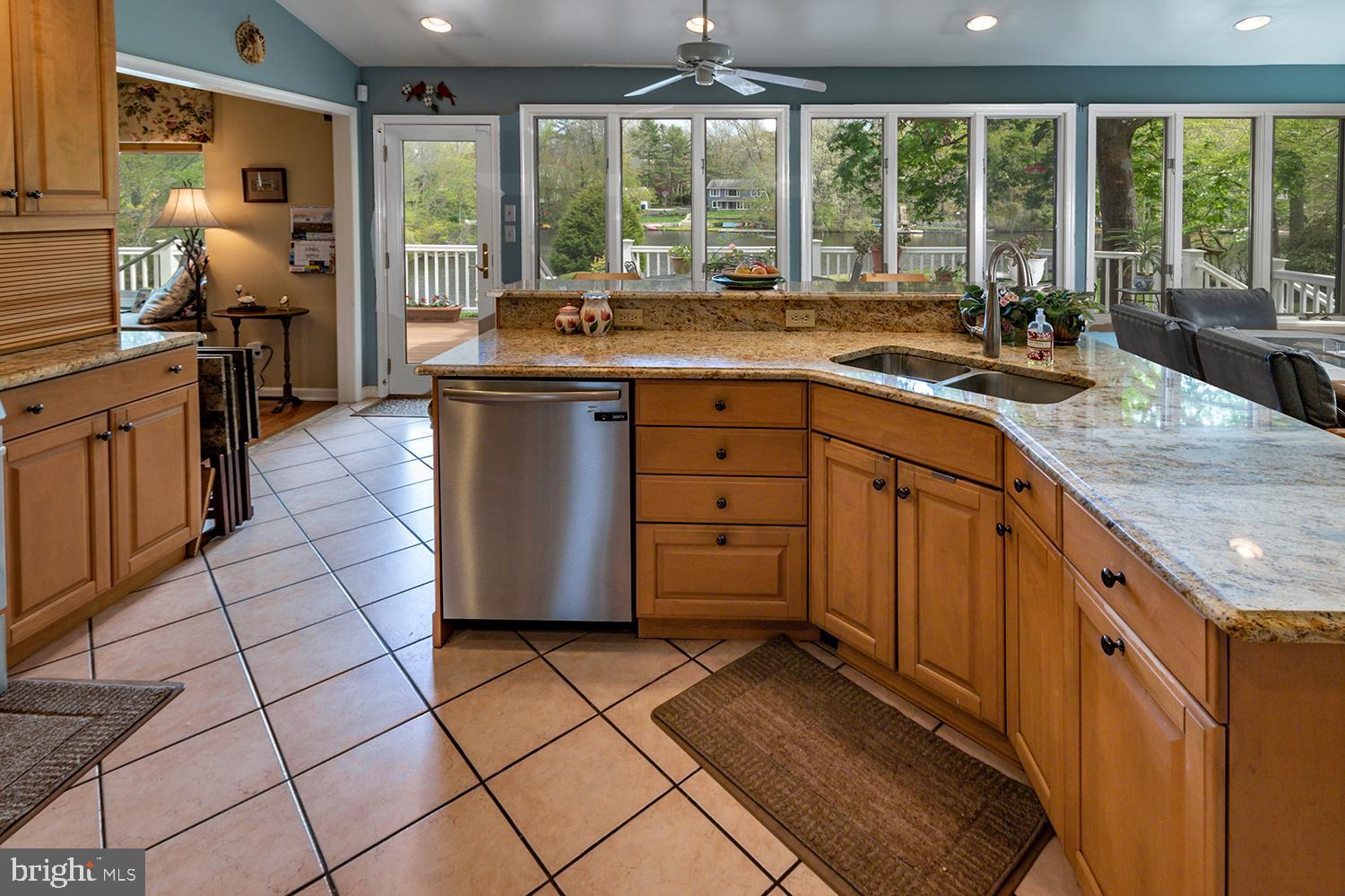 14 West Lake Avenue Medford, NJ 08055 - Photo 5 of 37 ENORMOUS modern kitchen