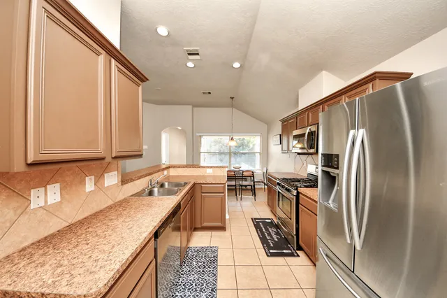 $2,200 | 13342 South Point Lane, Houston, TX 77034