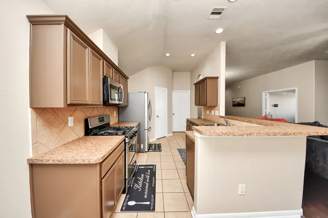 $2,200 | 13342 South Point Lane, Houston, TX 77034