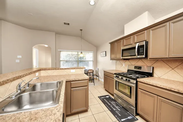 $2,200 | 13342 South Point Lane, Houston, TX 77034