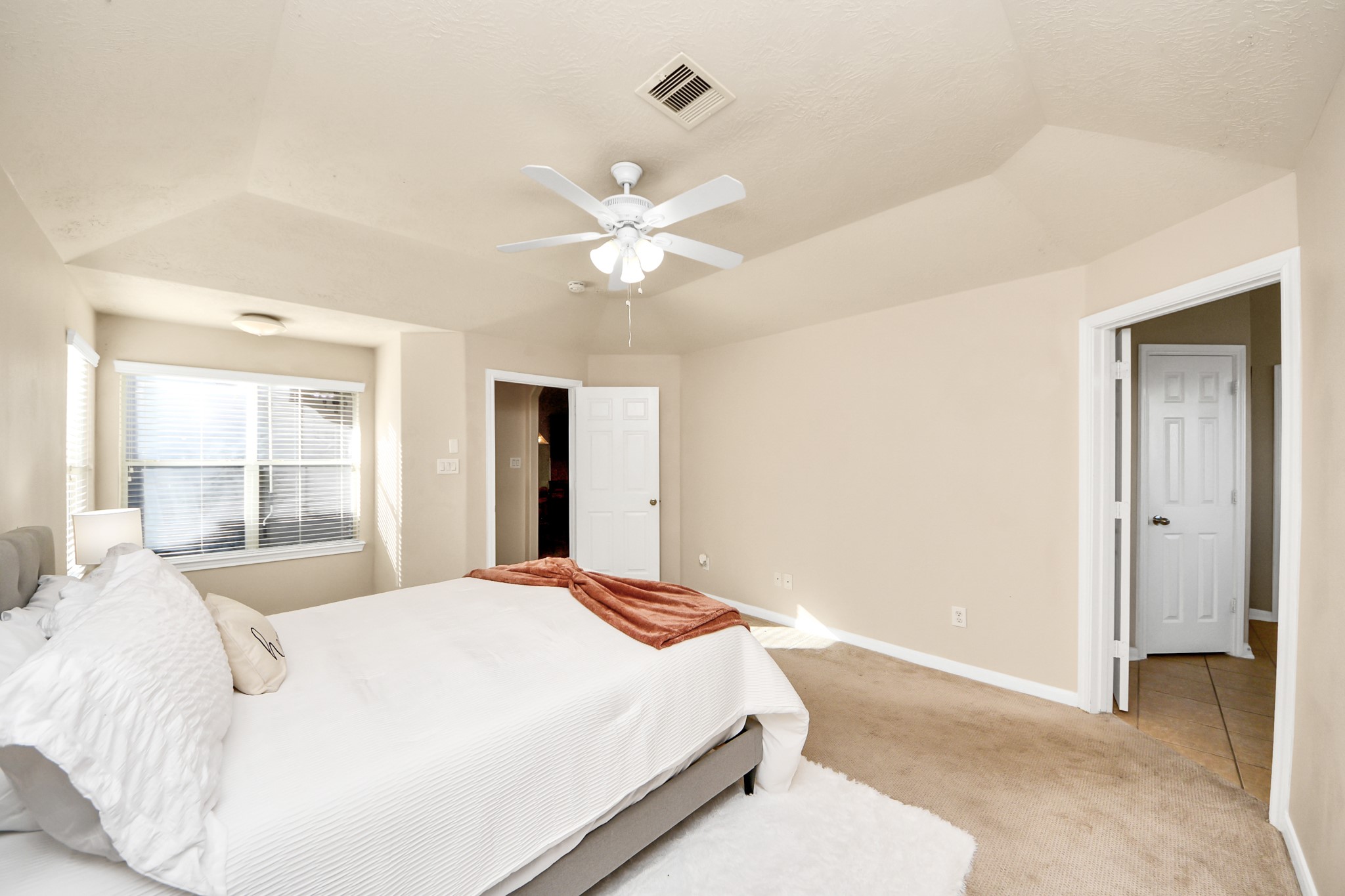 13342 South Point Lane Houston, TX 77034 - Photo 6 of 37 The primary bedroom has extra space that can be used as a sittng area or reading nook.