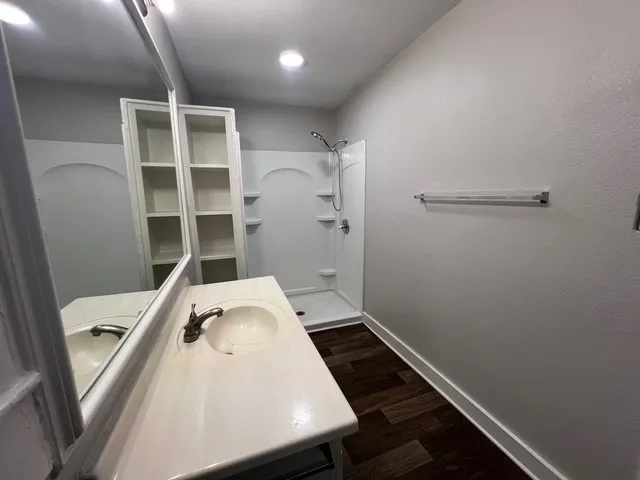 $1,750 | 407 Walton Street, Houston, TX 77009