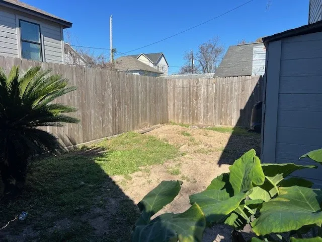 $1,750 | 407 Walton Street, Houston, TX 77009