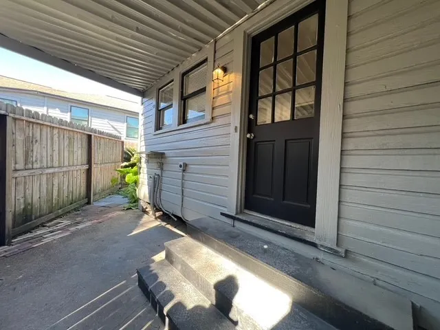 $1,750 | 407 Walton Street, Houston, TX 77009