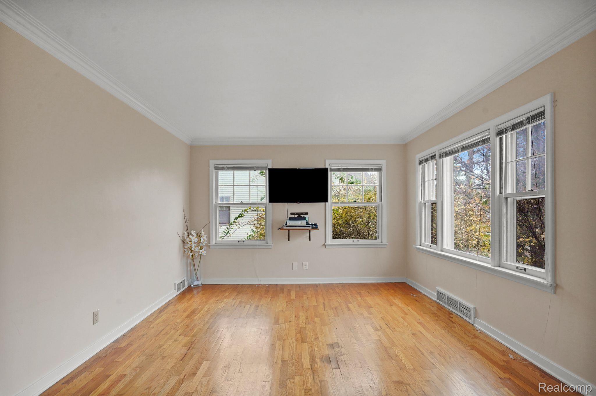 1418 West Rundle Avenue Lansing, MI 48910 - Photo 5 of 26 Gallery Image 5