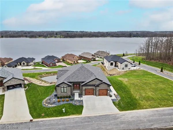 $995,000 | 2645 Water's Edge Drive, Columbiana, OH 44408