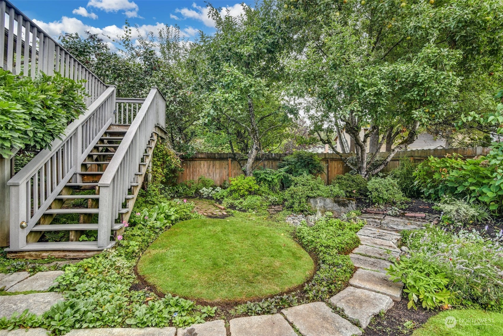823 South 28th Court Renton, WA 98055 - Photo 28 of 37 a view of outdoor space and yard