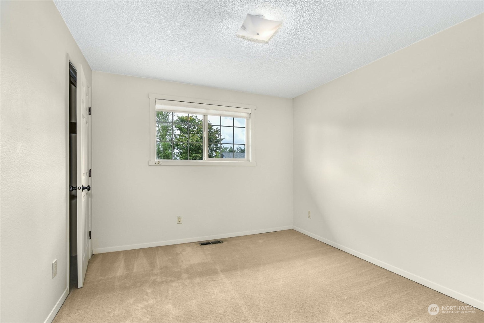 823 South 28th Court Renton, WA 98055 - Photo 10 of 37 an empty room with windows