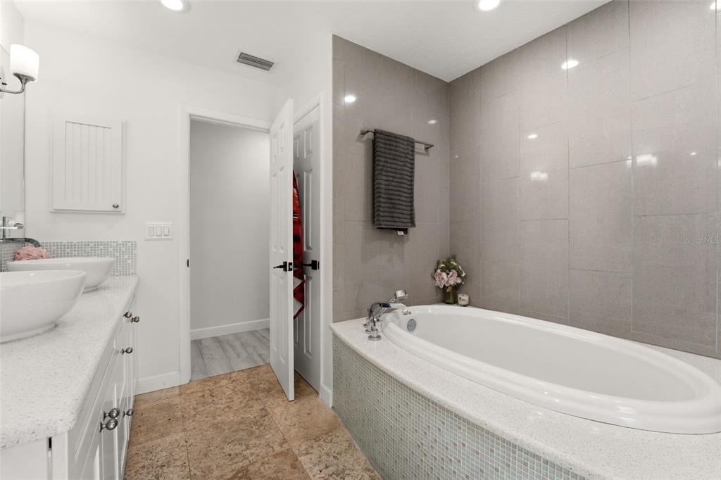765 Siesta Key Circle Sarasota, FL 34242 - Photo 24 of 68