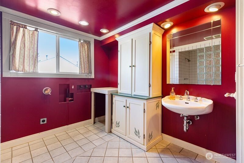12219 76th Avenue South Seattle, WA 98178 - Photo 21 of 39