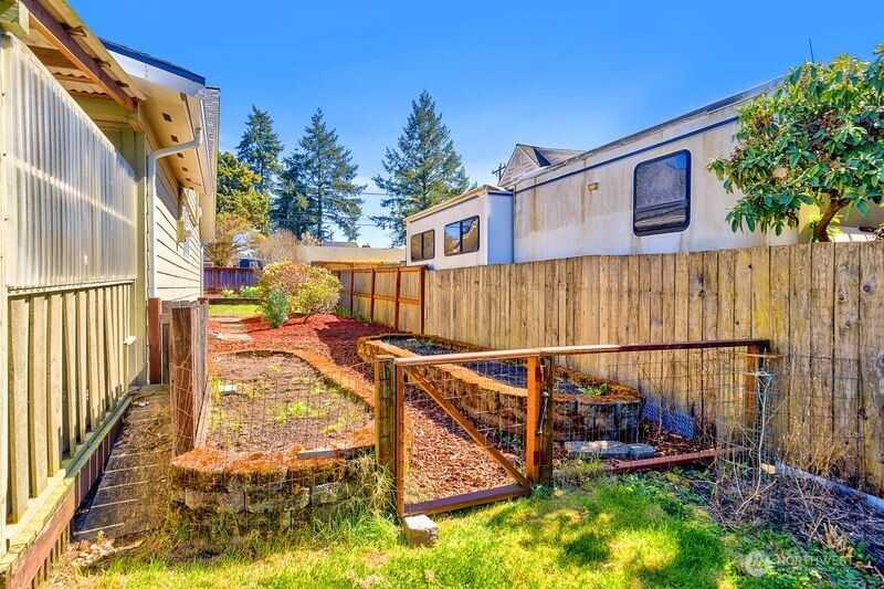 12219 76th Avenue South Seattle, WA 98178 - Photo 33 of 39