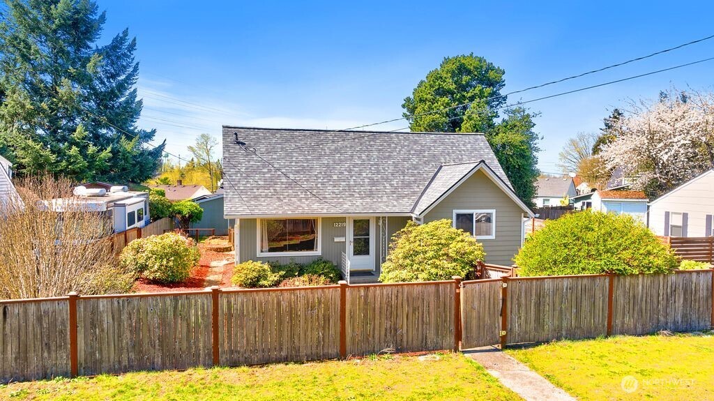 12219 76th Avenue South Seattle, WA 98178 - Photo 4 of 39