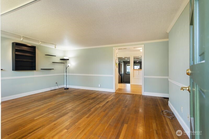 12219 76th Avenue South Seattle, WA 98178 - Photo 5 of 39