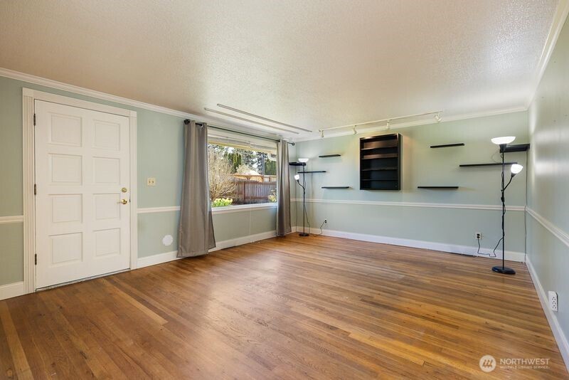 12219 76th Avenue South Seattle, WA 98178 - Photo 6 of 39
