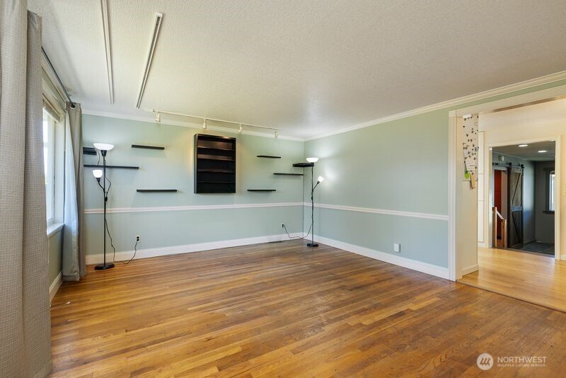12219 76th Avenue South Seattle, WA 98178 - Photo 8 of 39