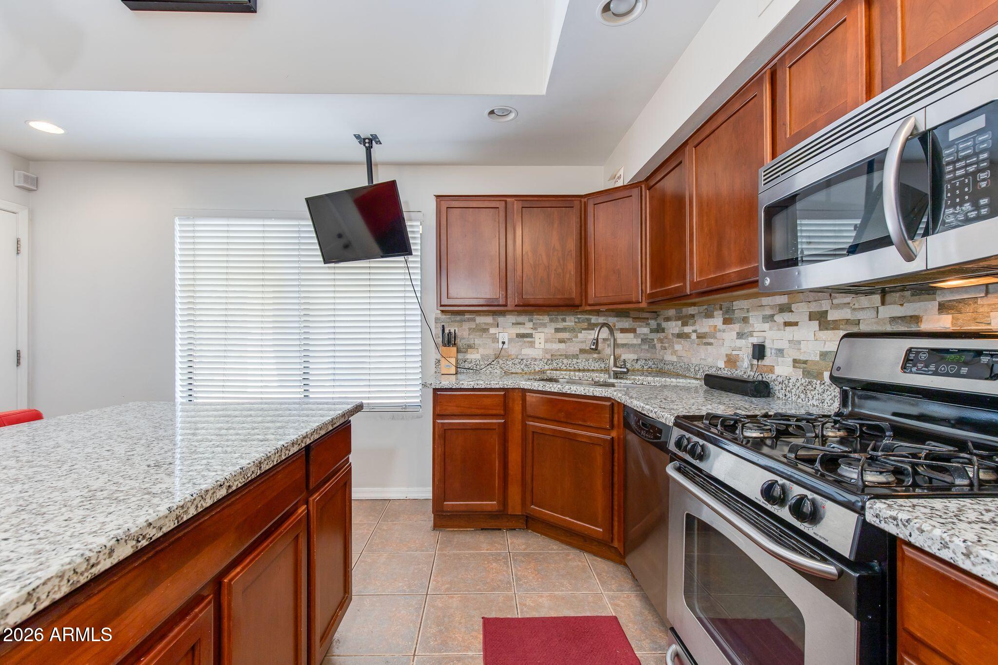 7841 North 21st Avenue Phoenix, AZ 85021 - Photo 3 of 25 06-21st