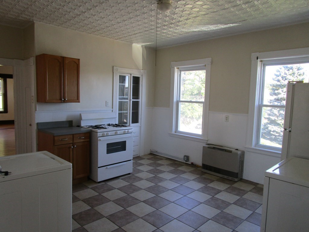 15 Carlstad Street, Unit 2 Worcester, MA 01607 - Photo 7 of 18 Gallery Image 7