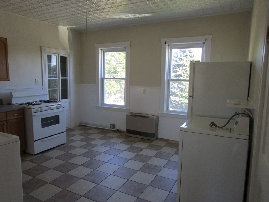 15 Carlstad Street, Unit 2 Worcester, MA 01607 - Photo 8 of 18 Gallery Image 8