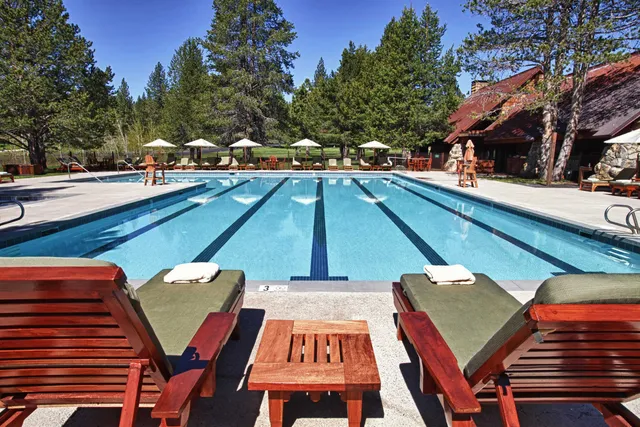 a outdoor sitting area with the view of lake