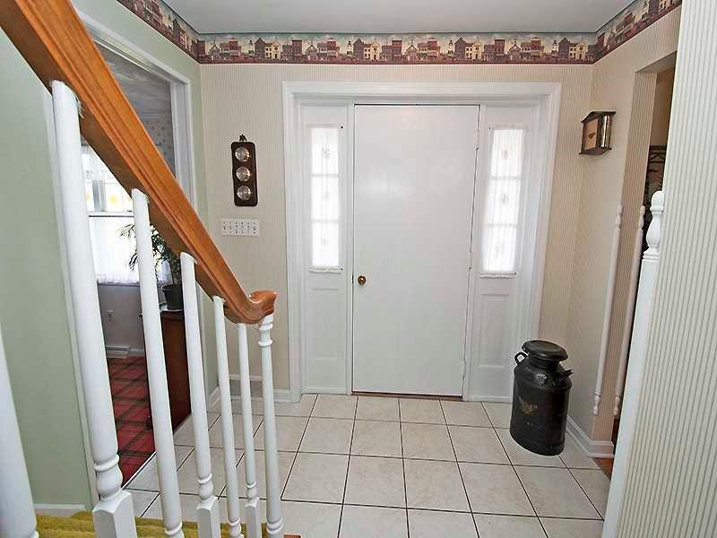 190 Riemer Road Sarver, PA 16055 - Photo 9 of 22 Entry/Foyer.