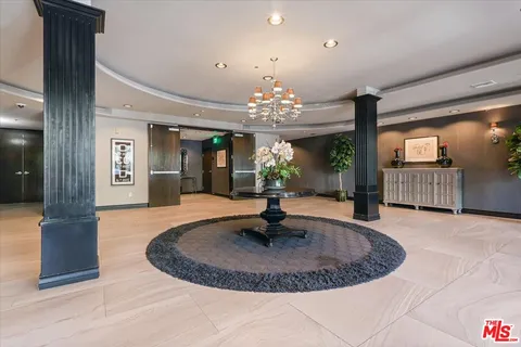 $1,299,000 | 107 North Swall Drive, Unit 303, Los Angeles, CA 90048