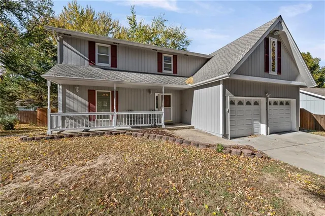 $390,000 | 8224 North Forest Avenue, Kansas City, MO 64118