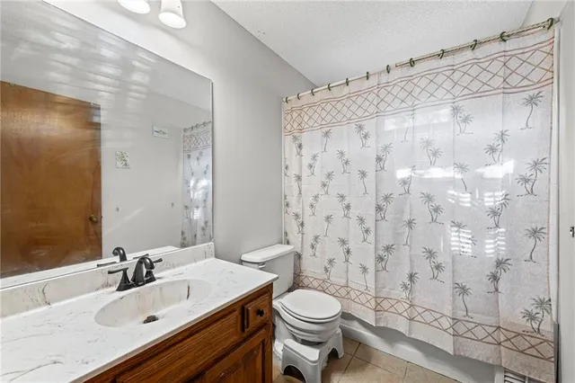 $390,000 | 8224 North Forest Avenue, Kansas City, MO 64118