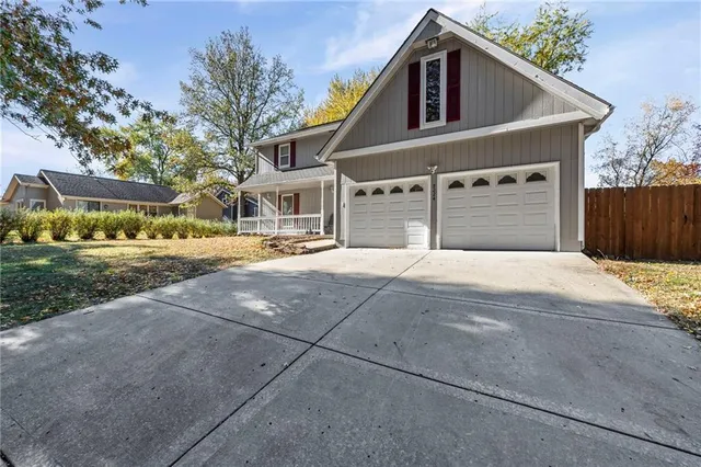 $390,000 | 8224 North Forest Avenue, Kansas City, MO 64118