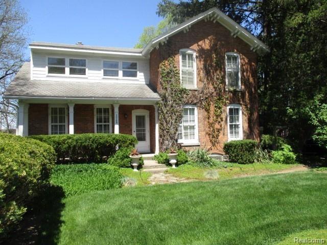 12165 White Lake Road Fenton, MI 48430 - Photo 1 of 31 Front of home