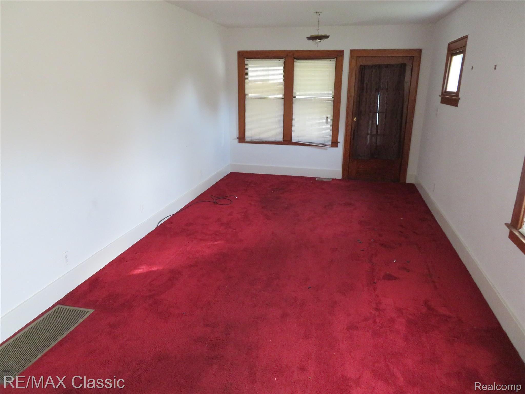 18731 Common Road Roseville, MI 48066 - Photo 5 of 27 IMG_4124.JPG
