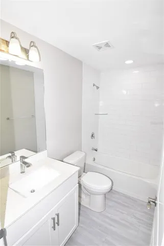 $2,075 | 212 Antis Drive, Rotonda West, FL 33947