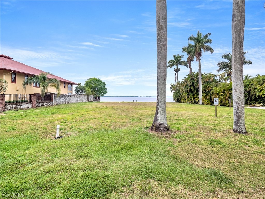 3508 Stuart Court Fort Myers, FL 33901 - Photo 21 of 23 a view of a house with a big yard